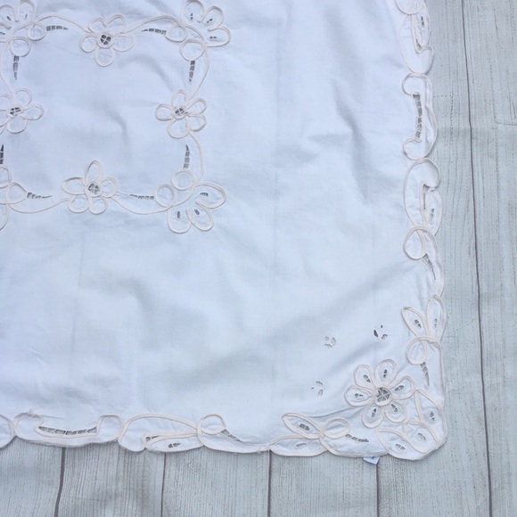 Battenberg lace NWOT square cottagecore small 33” x 33” topper tablecloth - Picture 3 of 15